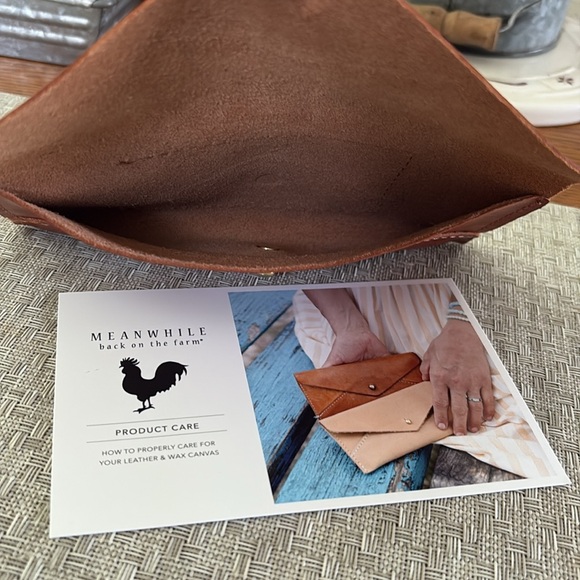 Meanwhile, Back On The Farm envelope wallet, limited edition Honey color - Picture 3 of 3